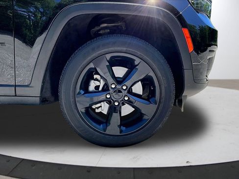 Used 2023 Jeep Grand Cherokee L Laredo AWD/4WD image 33