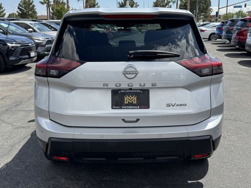 Used 2024 Nissan Rogue SV AWD/4WD image 5