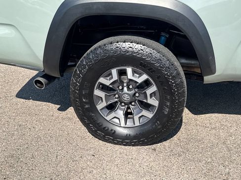 Used 2023 Toyota Tacoma TRD Off-Road w/ Technology Package AWD/4WD image 43