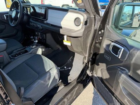 New 2026 Jeep Gladiator Sport image 9