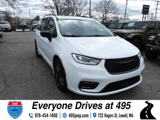Used 2025 Chrysler Pacifica Limited FWD image 7