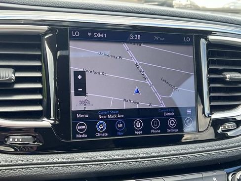 Used 2020 Chrysler Pacifica Limited FWD image 25