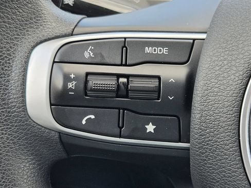 Used 2025 Kia Sportage LX FWD image 22
