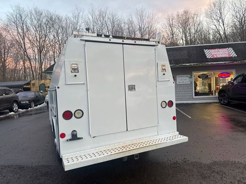 Used 2016 Ford E-350 and Econoline 350 Super Duty w/ Power Windows & Locks Group image 23