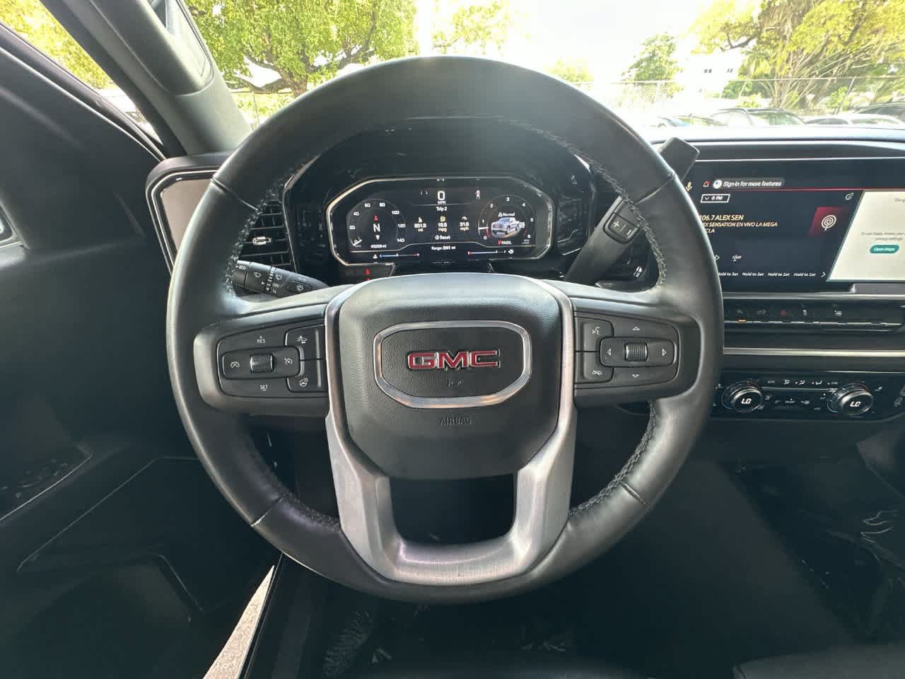 Used 2025 GMC Sierra 1500 SLT AWD/4WD image 15