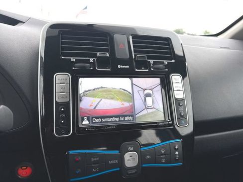 Used 2015 Nissan Leaf FWD image 15