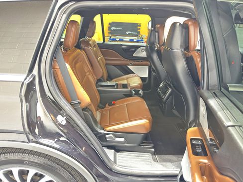 Used 2023 Lincoln Aviator Reserve w/ Equipment Group 201A image 24