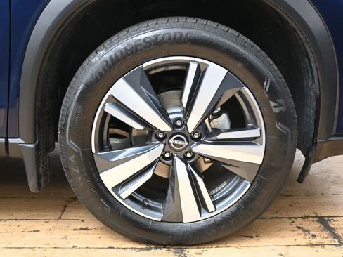 Used 2024 Nissan Rogue SL w/ SL Premium Package image 15