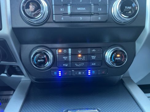 Used 2019 Ford F150 Lariat w/ Equipment Group 502A Luxury image 24
