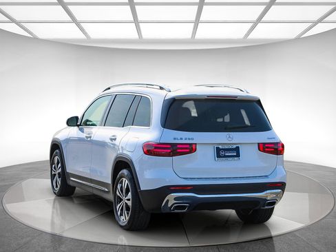 Used 2025 Mercedes-Benz GLB 250 GLB 250 image 2