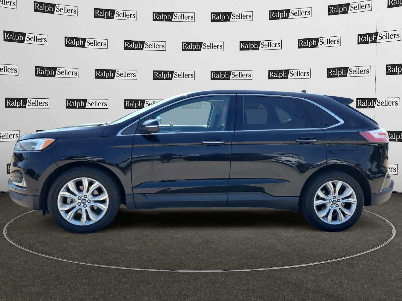 Used 2020 Ford Edge Titanium w/ Equipment Group 301A FWD image 3
