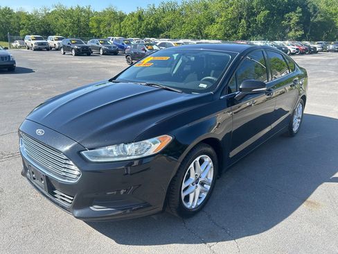 Used 2014 Ford Fusion SE FWD image 2