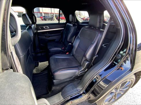 Used 2018 Ford Explorer XLT w/ Equipment Group 202A image 21
