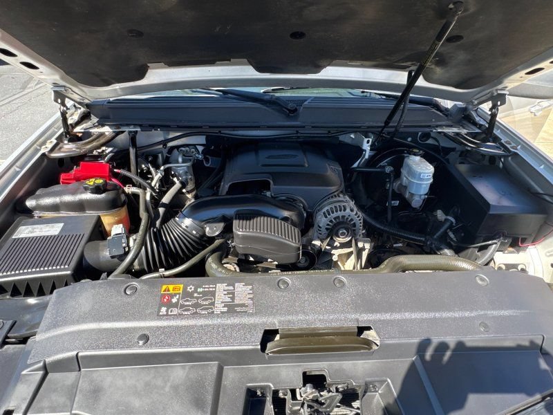 Used 2012 Chevrolet Avalanche LT AWD/4WD image 31