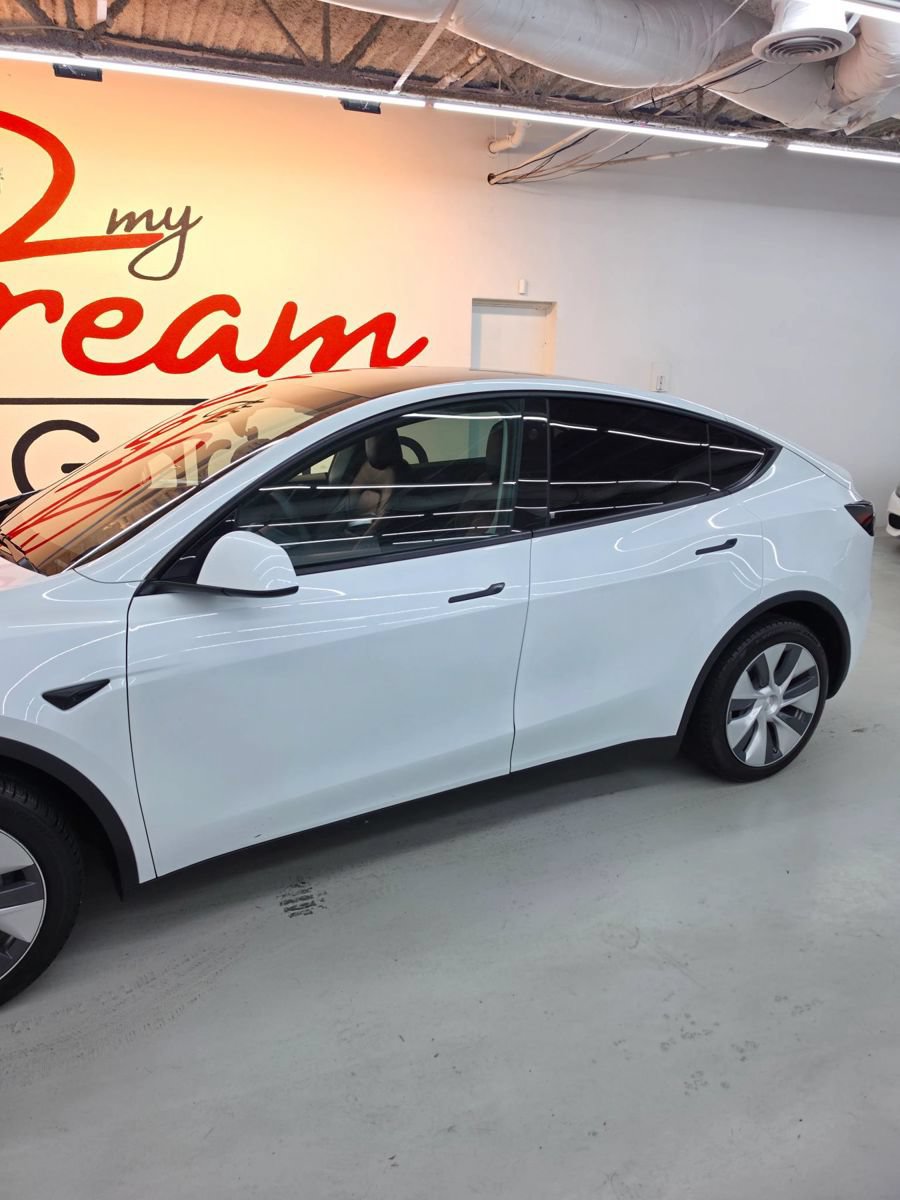 Used 2024 Tesla Model Y Long Range AWD/4WD image 3