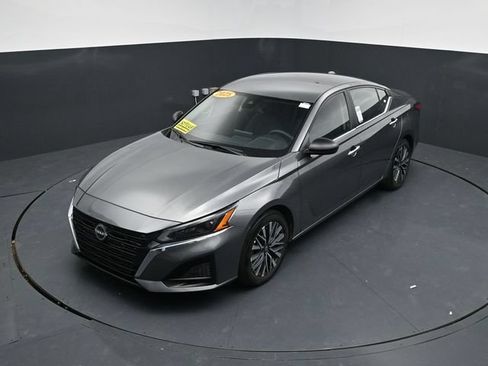 Used 2025 Nissan Altima 2.5 SV FWD image 52