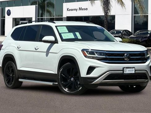 Used 2023 Volkswagen Atlas SE w/ Black Wheel Package FWD image 2
