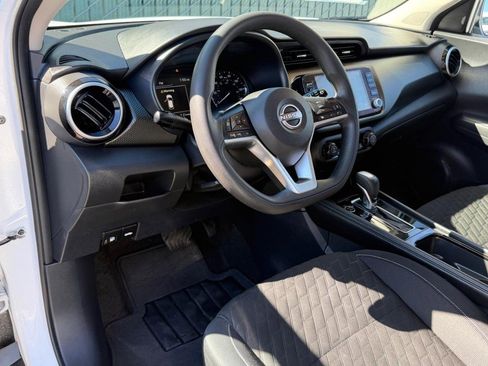 Used 2022 Nissan Kicks SV image 16