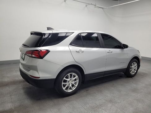 Used 2022 Chevrolet Equinox LS AWD/4WD image 10