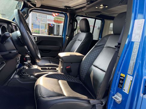 Used 2022 Jeep Wrangler Unlimited Sahara AWD/4WD image 18