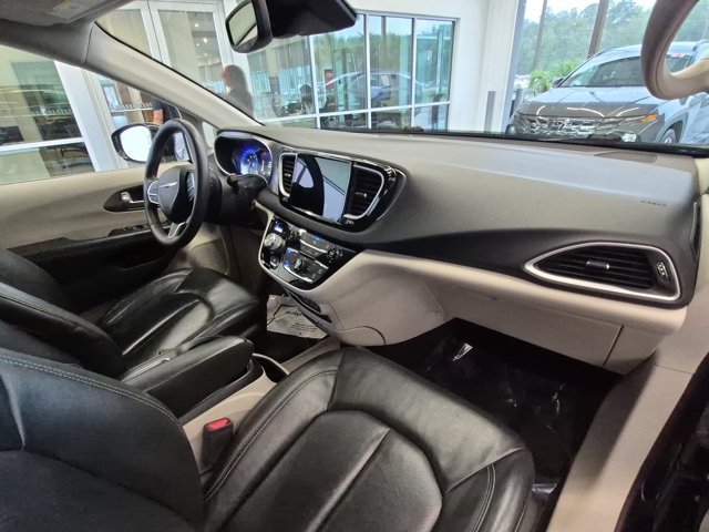 Used 2022 Chrysler Pacifica Touring-L FWD image 18