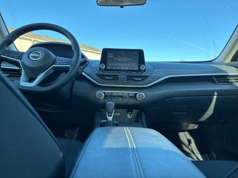 Used 2025 Nissan Altima 2.5 SV image 17