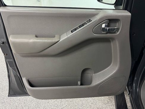 Used 2012 Nissan Frontier SV w/ SV Premium Utility Pkg image 9