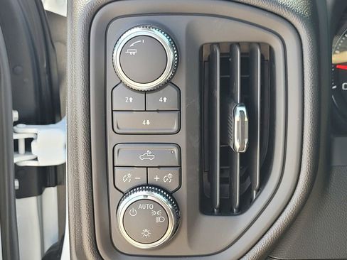 New 2026 GMC Sierra 2500 Pro w/ X31 Off-Road Package AWD/4WD image 22
