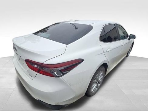 Used 2021 Toyota Camry LE image 4