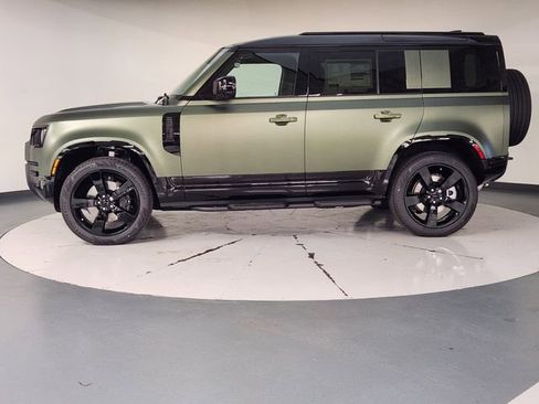 Used 2026 Land Rover Defender 110 X-Dynamic SE AWD/4WD image 5