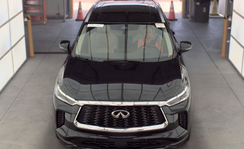 Used 2023 INFINITI QX60 Luxe w/ Cargo Package AWD/4WD image 2
