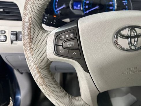 Used 2011 Toyota Sienna XLE image 15
