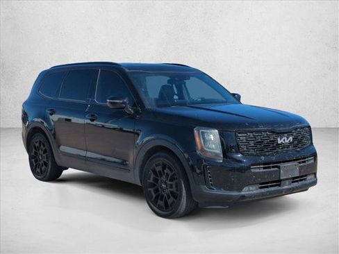 Used 2022 Kia Telluride SX w/ SX Prestige Package image 3