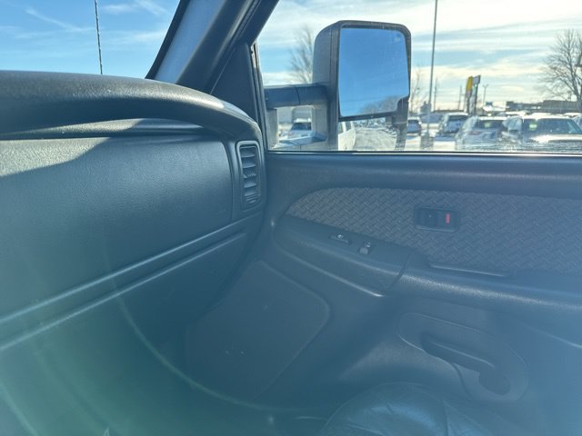 Used 2002 Chevrolet Avalanche 2500 AWD/4WD image 15