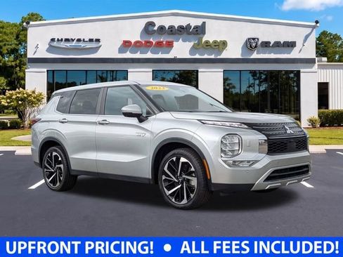 Used 2023 Mitsubishi Outlander SE AWD/4WD image 1