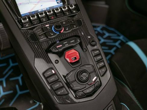 Used 2020 Lamborghini Aventador SVJ AWD/4WD image 20
