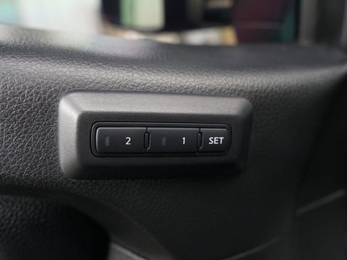 Used 2018 Nissan Titan SL w/ Midnight Edition image 24