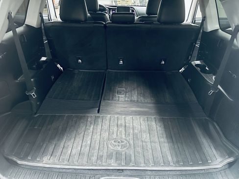 Used 2017 Toyota Highlander Plus FWD image 23