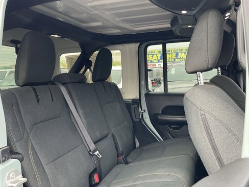 Used 2024 Jeep Wrangler Unlimited Sahara image 21