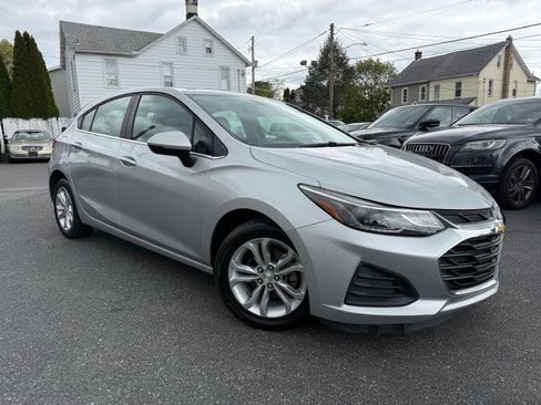 Used 2019 Chevrolet Cruze LT FWD image 1