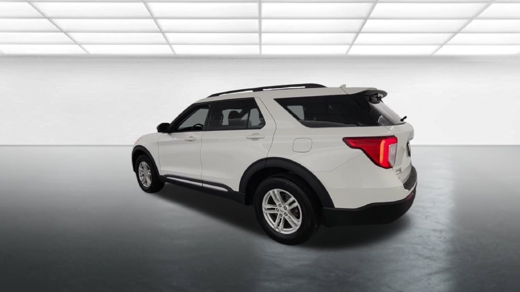 Used 2023 Ford Explorer XLT AWD/4WD image 6