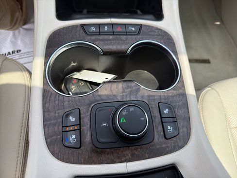 Used 2023 GMC Acadia Denali w/ Denali Ultimate Package FWD image 33