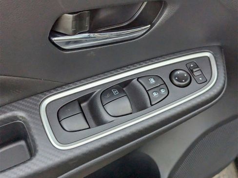 New 2025 Nissan Versa SR w/ Trunk Package image 13