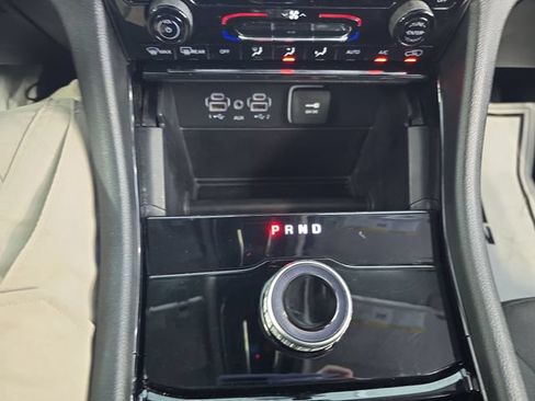 Used 2023 Jeep Grand Cherokee Laredo AWD/4WD image 21