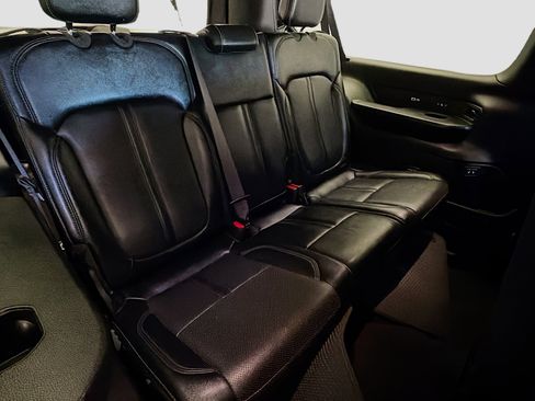 Used 2024 Jeep Wagoneer L Series II RWD image 11