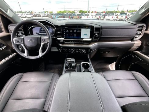 Used 2025 Chevrolet Silverado 1500 LT Trail Boss w/ Convenience Package II image 16