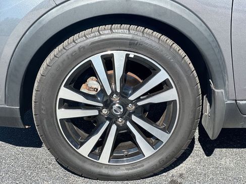 Used 2019 Nissan Kicks SR w/ SR Premium Package image 9