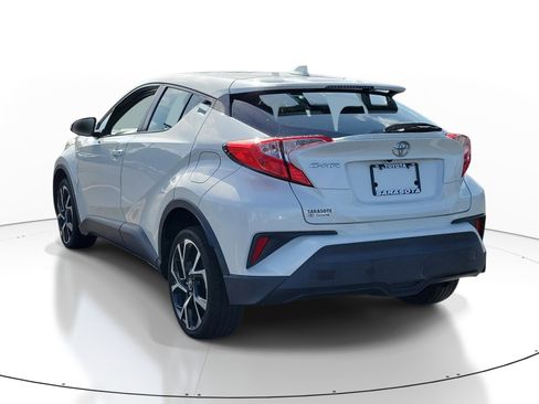 Used 2019 Toyota C-HR XLE FWD image 4