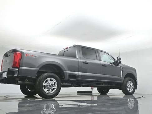 New 2026 Ford F250 XLT w/ FX4 Off-Road Package image 52