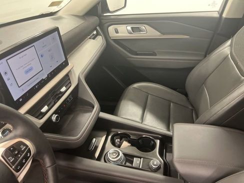 Used 2025 Ford Explorer Active w/ Active Comfort Package AWD/4WD image 21